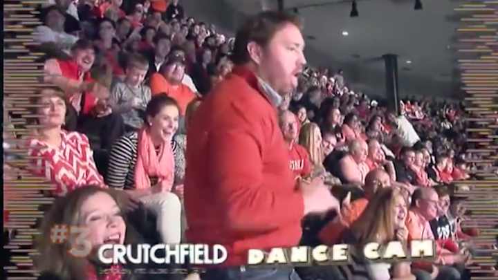 Virginia Cavaliers fans have some pretty awesome dance-offs Virginia Cavaliers fans have some pretty awesome dance-offs