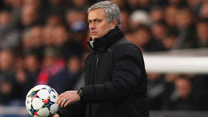 Chelsea manager Jose Mourinho criticizes refereeing against his club