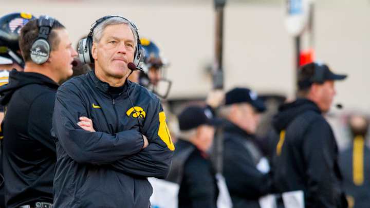 Big Ten coaches try to keep focus on weekend games