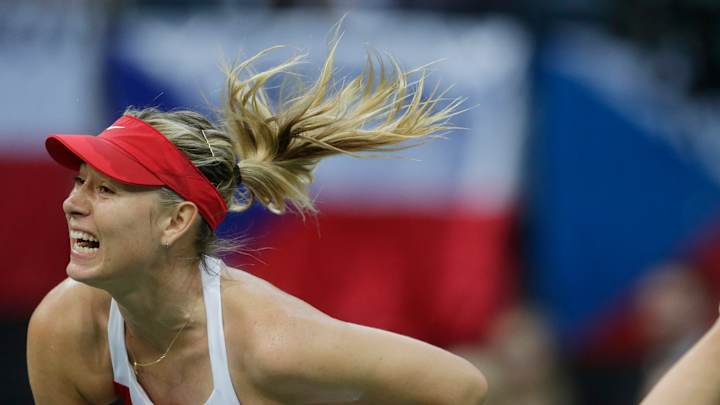 Sharapova beats Kvitova, Russia leads 2-1 in Fed Cup final