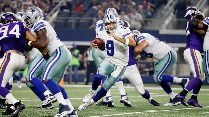 Romo's quirky eye issue pops up again, but concern doesn't Romo's quirky eye issue pops up again, but concern doesn't