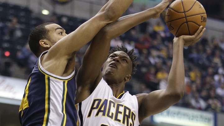 Favors leads Jazz to easy 97-76 win over Pacers