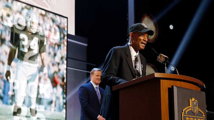 Raiders take DE Mario Edwards Jr. in 2nd round