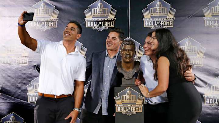 Sydney Seau pays tribute to Hall of Fame father Sydney Seau pays tribute to Hall of Fame father