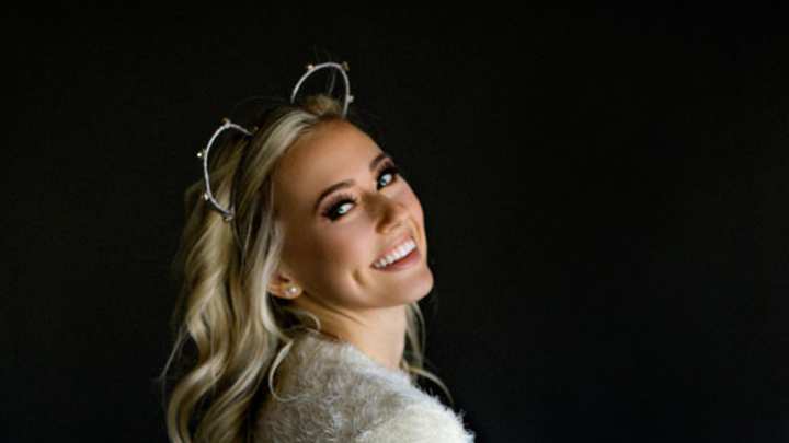 Friday's A.M. Hot Clicks: Sierra Blair-Coyle; NCAA Sweet 16 Round-Up Friday's A.M. Hot Clicks: Sierra Blair-Coyle; NCAA Sweet 16 Round-Up