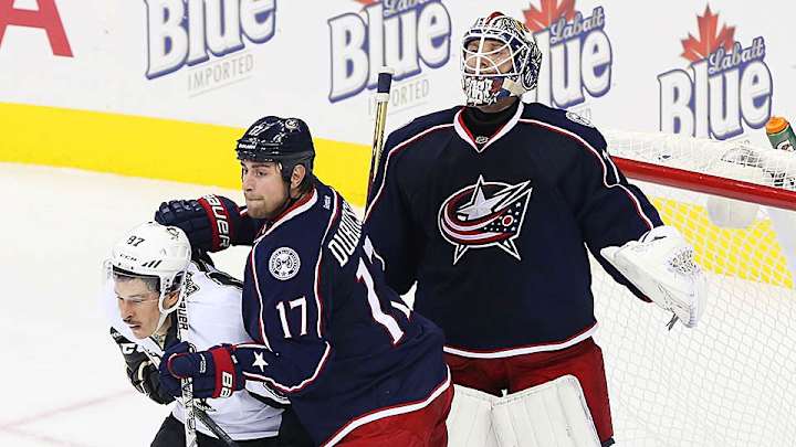 Watch: Blue Jackets’ Dubinsky cross checks Crosby in the neck Watch: Blue Jackets’ Dubinsky cross checks Crosby in the neck