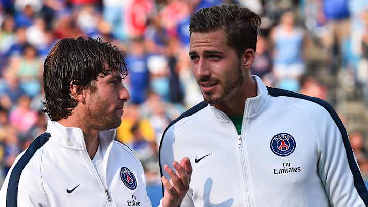 Watch PSG’s Maxwell and Kevin Trapp surprise fans in a photo booth