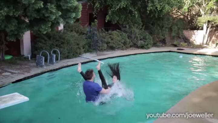 Check out this guy practicing WWE finishing moves on his girlfriend Check out this guy practicing WWE finishing moves on his girlfriend