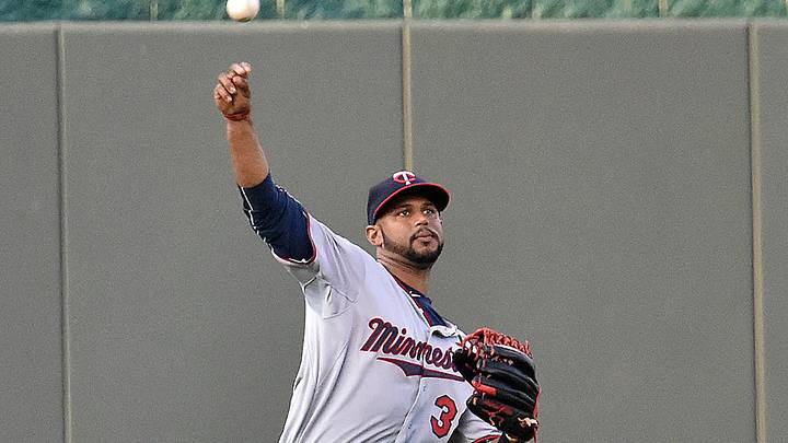 Watch: Twins OF Aaron Hicks does best Willie Mays impression