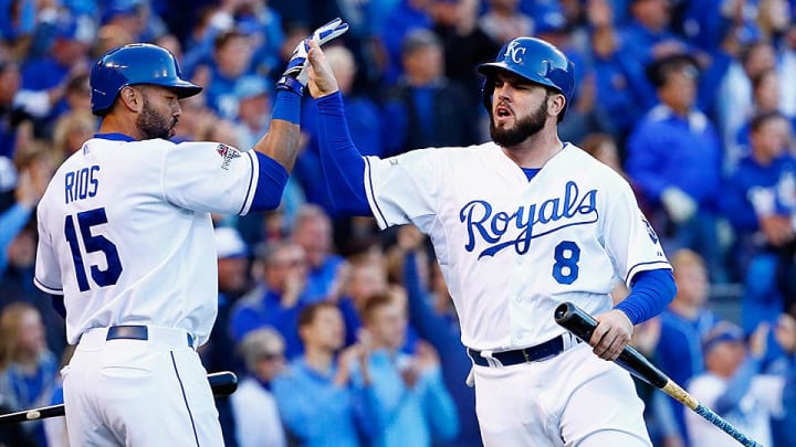 Royals come from behind to defeat Blue Jays in Game 2 of ALCS