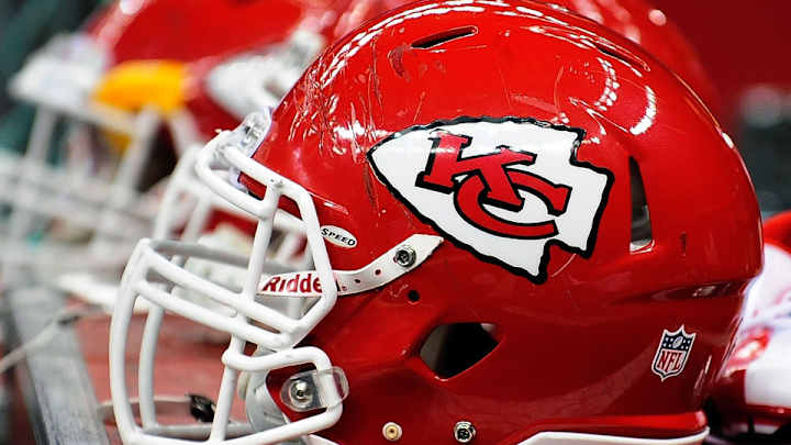 Chiefs sign RB LaVance Taylor after he tweeted his highlight tape