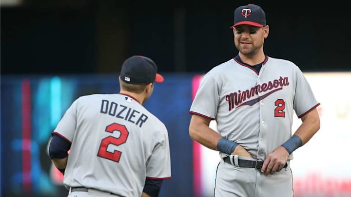 Twins’ Mike Pelfrey shadowed Brian Dozier for warmups