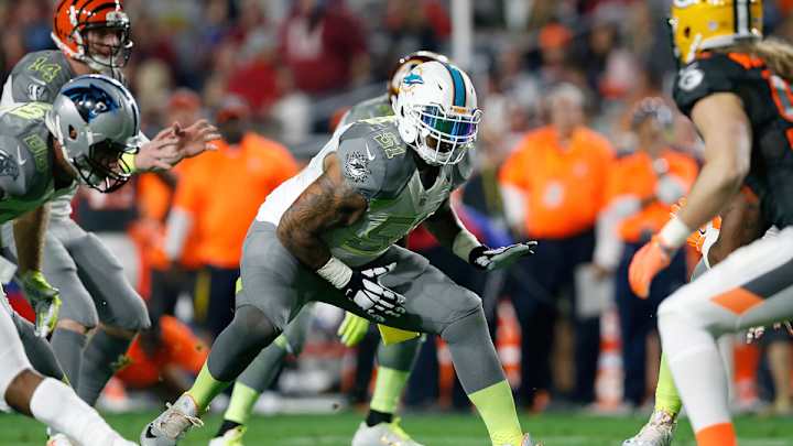 Report: Dolphins C Mike Pouncey agrees to five-year contract extension