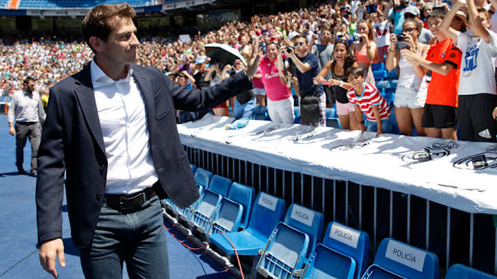 Unlike Xavi, Iker Casillas endures strange, unceremonious club farewell Unlike Xavi, Iker Casillas endures strange, unceremonious club farewell