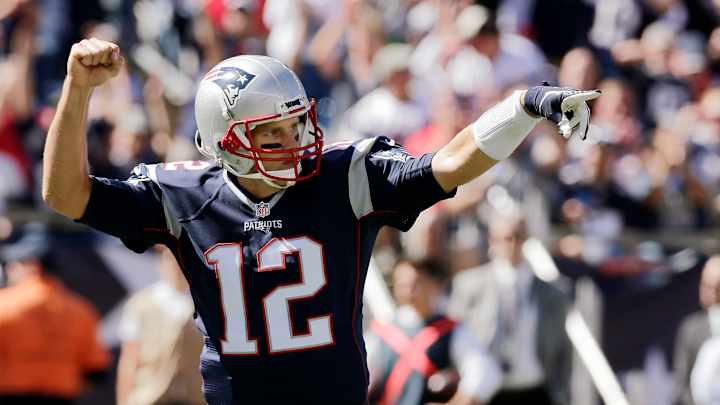 Brady throws career touchdown pass No. 400