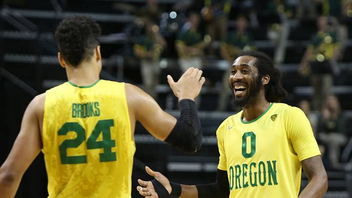 Brooks' big game leads No. 15 Oregon over Fresno State 78-73