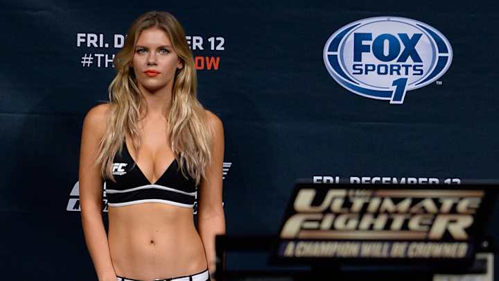 Tuesday's A.M. Hot Clicks: Chrissy Blair; Brett Favre's Money Grab Tuesday's A.M. Hot Clicks: Chrissy Blair; Brett Favre's Money Grab