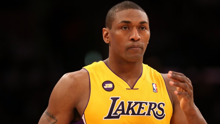 Los Angeles Lakers re-sign forward Metta World Peace