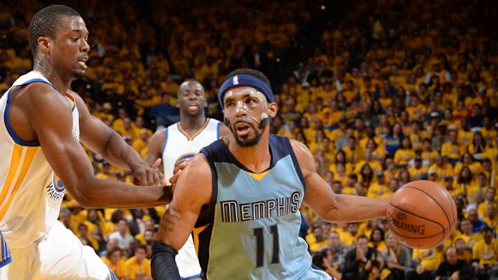 Conley comes back, leads Grizzlies past Warriors 97-90