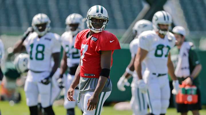 Jets' Smith has 1st turnover, but showing signs of progress