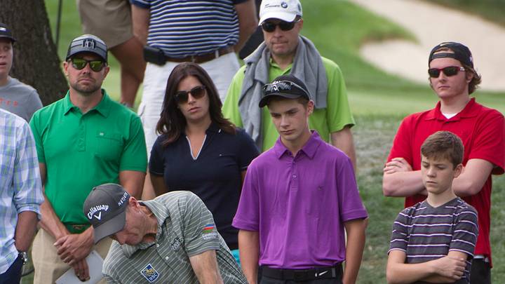 Spieth finally gets bothered to save a round at Firestone
