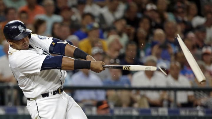 Cruz out of lineup for Mariners with neck spasms