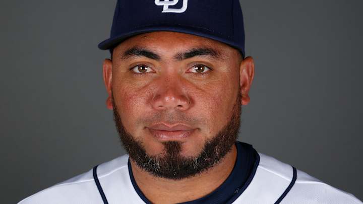 Seattle acquires Benoit from Padres for 2 minor leaguers