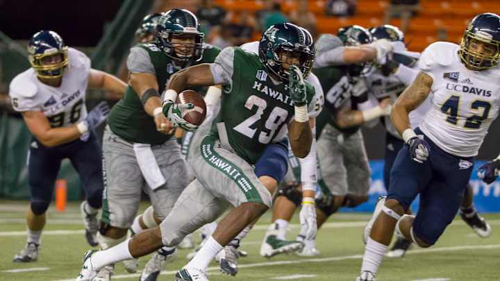 Wittek leads Hawaii over UC Davis 47-27