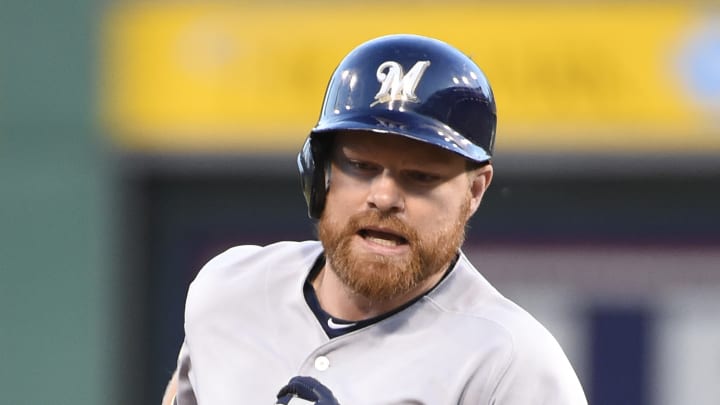 Mariners get Lind from Brewers for 3 minor league pitchers