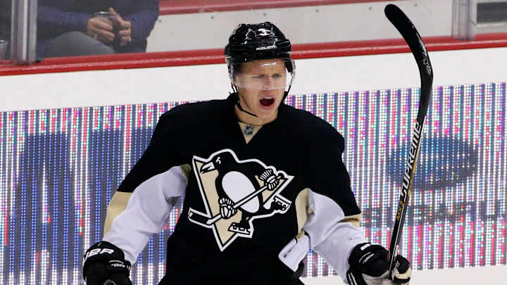 Malkin, Maatta goals give Penguins 2-1 win over Leafs Malkin, Maatta goals give Penguins 2-1 win over Leafs