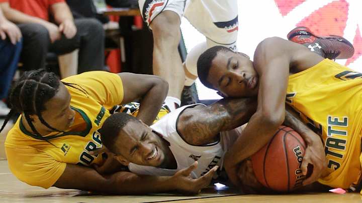 Cobb scores 20, No. 23 Cincinnati beats Norfolk State 75-59