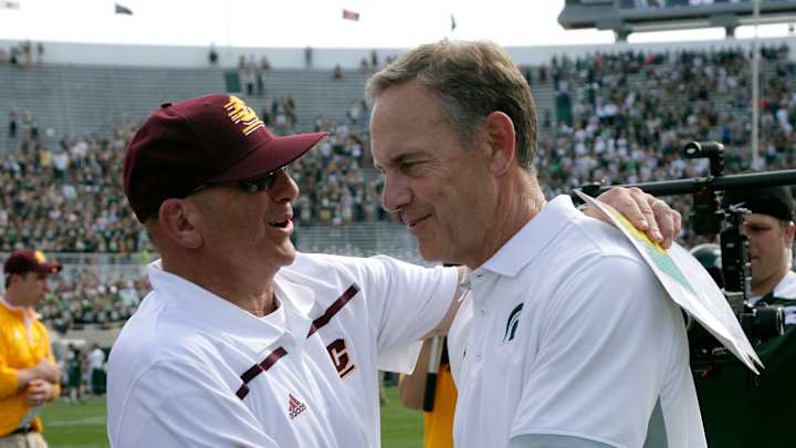Coach leads Central Michigan to bowl after cancer treatment