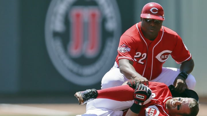 Reds shortstop Zack Cozart has torn knee ligaments, tendon