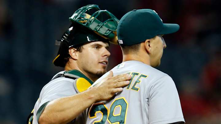 Switch-pitcher Venditte gets 1st win, A's top D-backs in 11