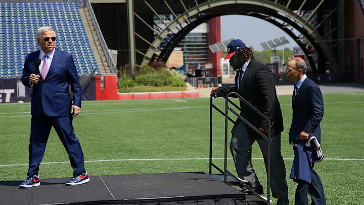 Kraft introduces top draft pick, stays mum on Deflategate