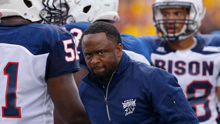 Bears, Bison set for Chicago Football Classic