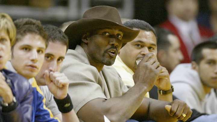 Karl Malone is willing to 'knuckle up' whenever Kobe Bryant wants