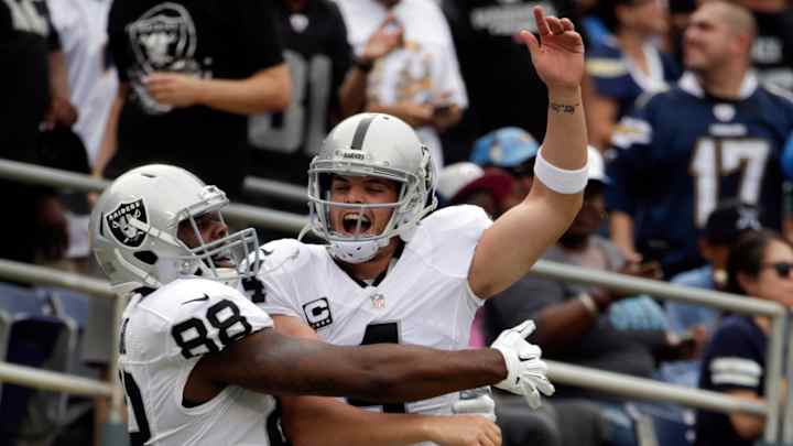 Carr throws 3 TD passes, Raiders embarrass Chargers 37-29