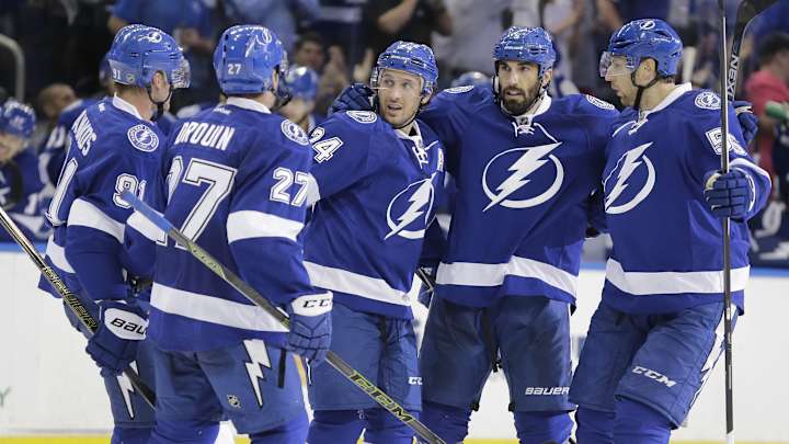 Garrison has 2 goals, Lightning beat Flyers 3-2 in OT Garrison has 2 goals, Lightning beat Flyers 3-2 in OT