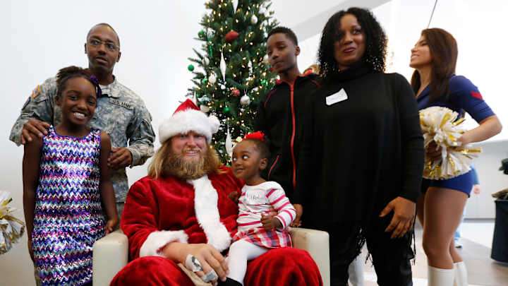 Jets honor 18 military families with holiday party