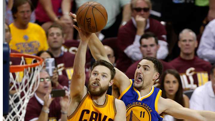 Cavaliers guard Matthew Dellavedova hospitalized for severe cramping