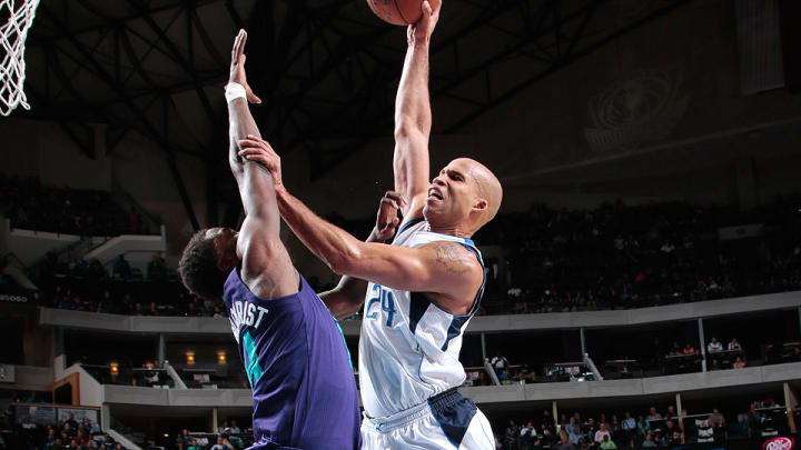 Video: Richard Jefferson dunks over Michael Kidd-Gilchrist, called for foul Video: Richard Jefferson dunks over Michael Kidd-Gilchrist, called for foul