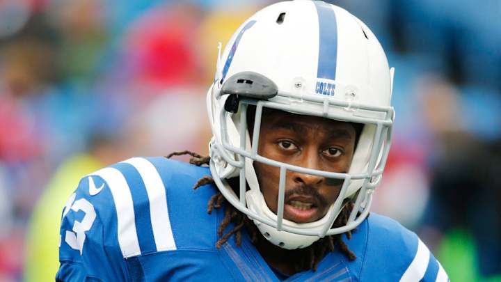 Knee injury keeps Colts' Hilton out of practice Friday
