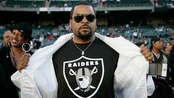 Ice Cube treats Raiders to early 'Straight Outta Compton' screening