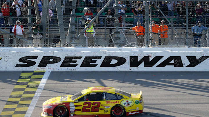 Logano spins out Kenseth late, wins at Kansas Speedway