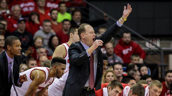 Wisconsin holds of charging Green-Bay 84-79 Wisconsin holds of charging Green-Bay 84-79