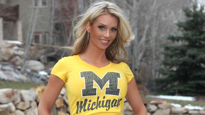 Monday's A.M. Hot Clicks: Elle Johnson; Worst Halfcourt Shot Ever