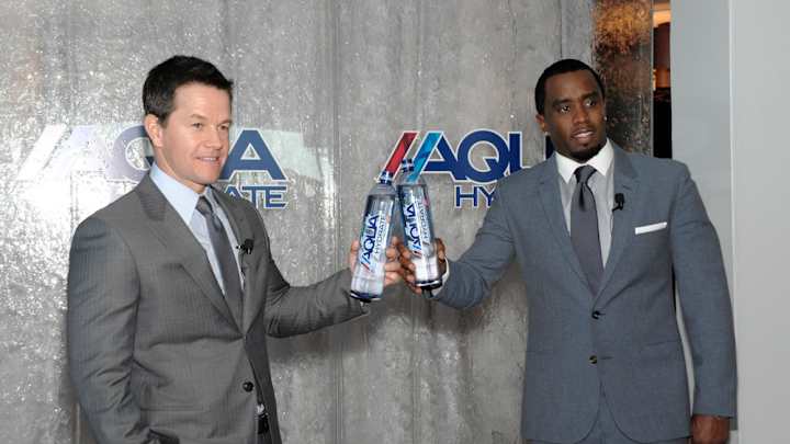 Diddy, Mark Wahlberg bet $250,000 on Mayweather vs. Pacquiao Diddy, Mark Wahlberg bet $250,000 on Mayweather vs. Pacquiao