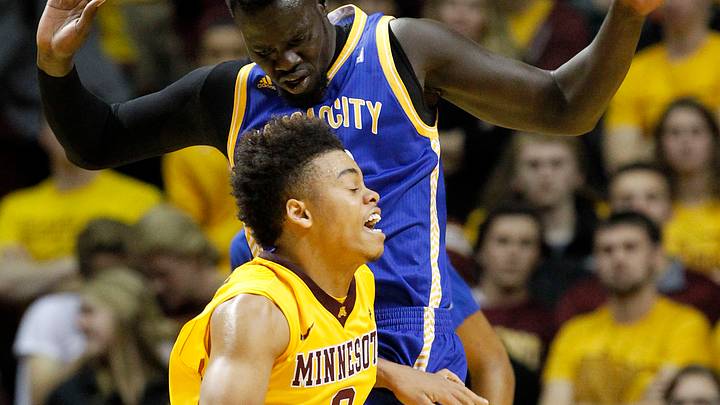 King scores 22 to lead Minnesota over UMKC, 76-58 King scores 22 to lead Minnesota over UMKC, 76-58