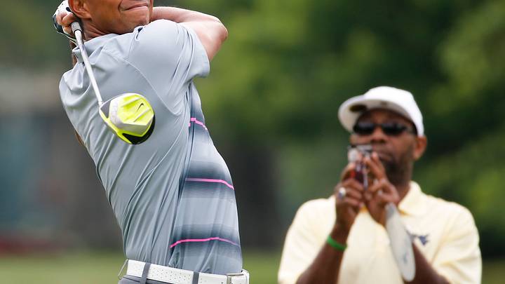 Tiger Woods shoots 4-under 66 at Greenbrier Classic